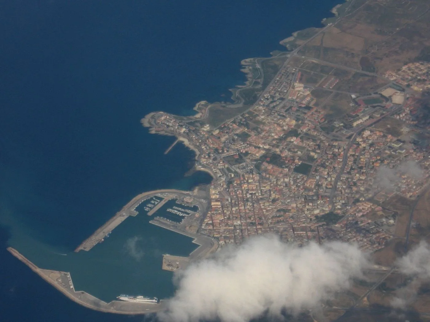 Veduta aerea di Porto Torres e del suo porto